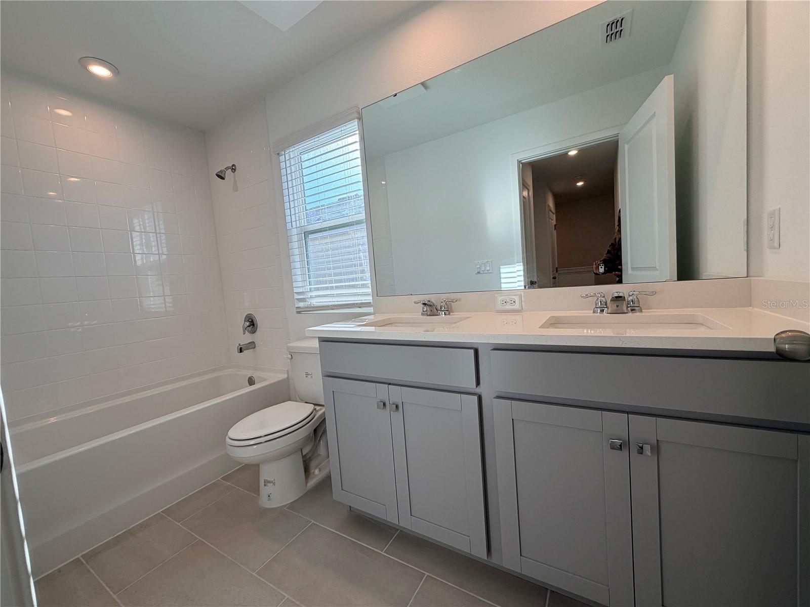 Image 19 of 74 For 9948 Red Canoe Alley