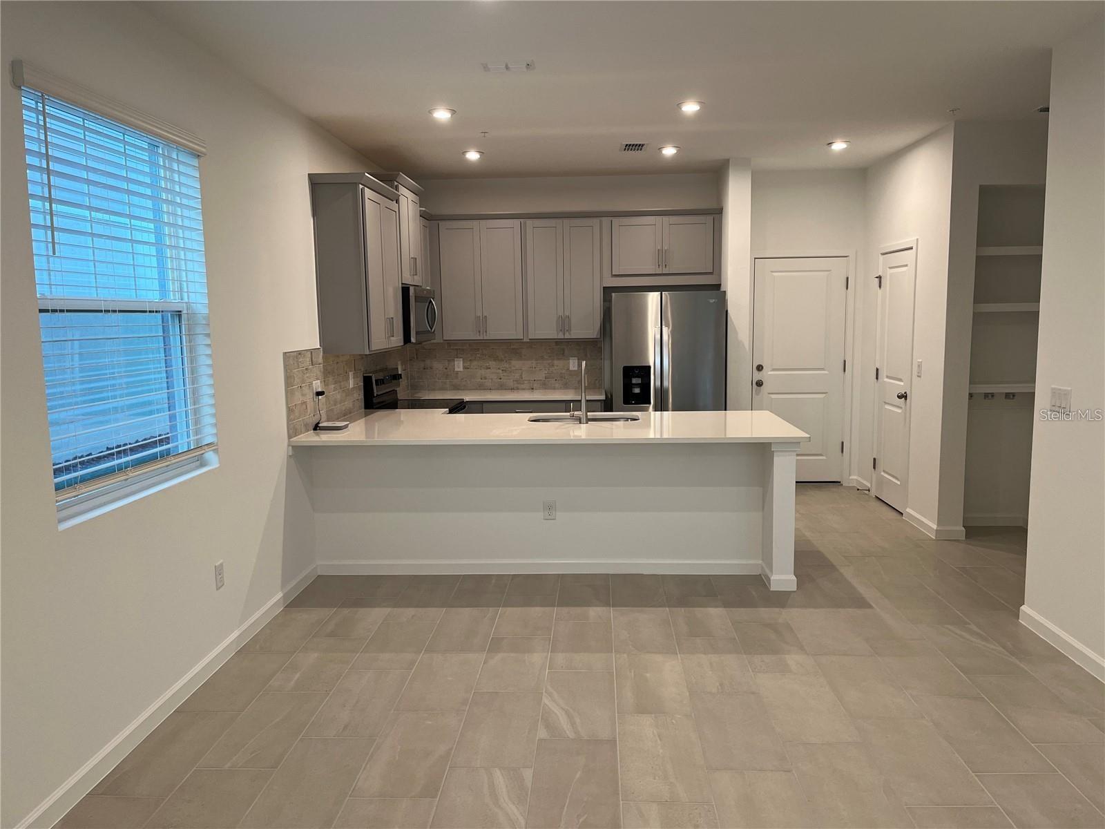 Image 4 of 74 For 9948 Red Canoe Alley