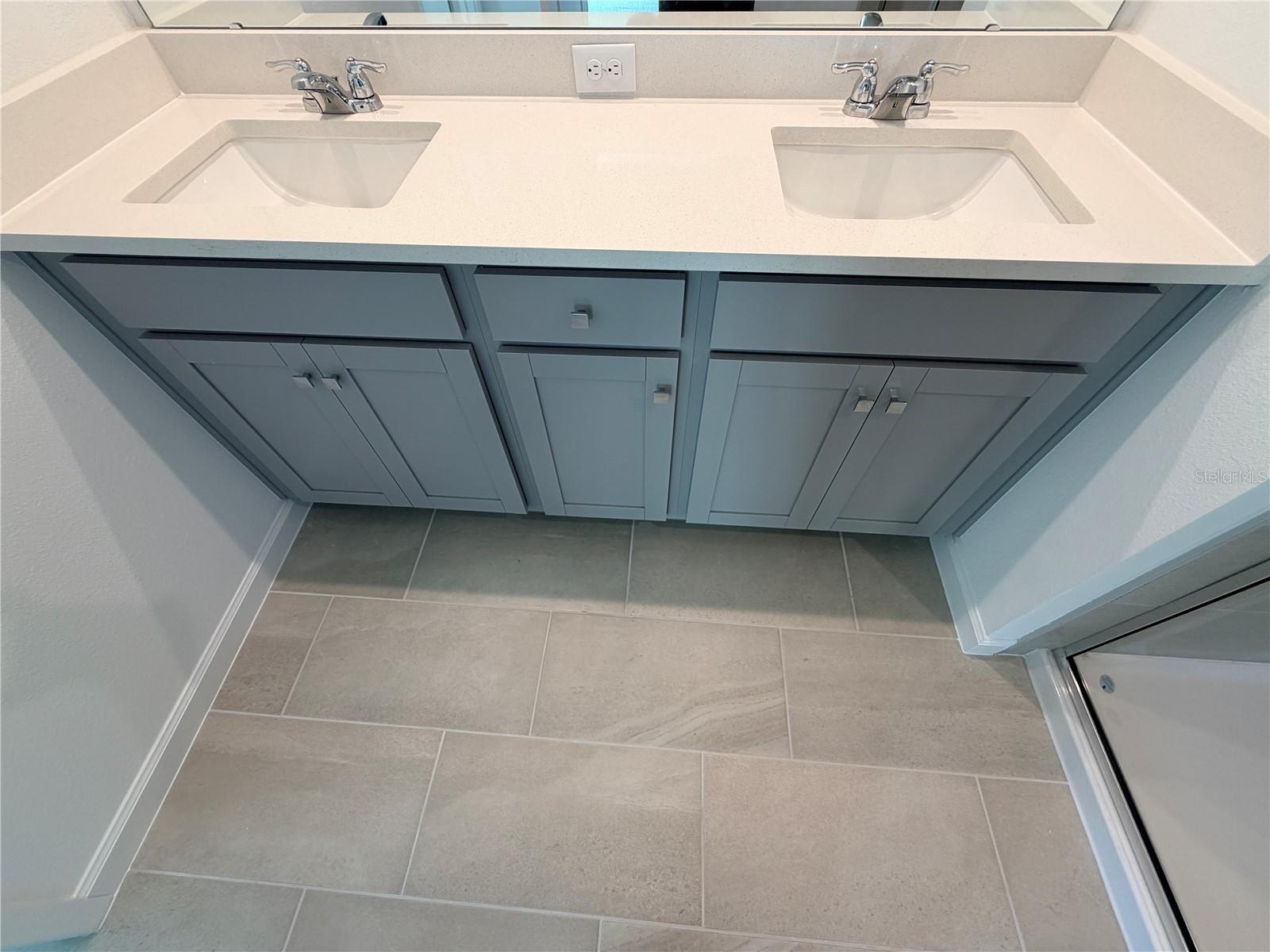 Image 42 of 74 For 9948 Red Canoe Alley