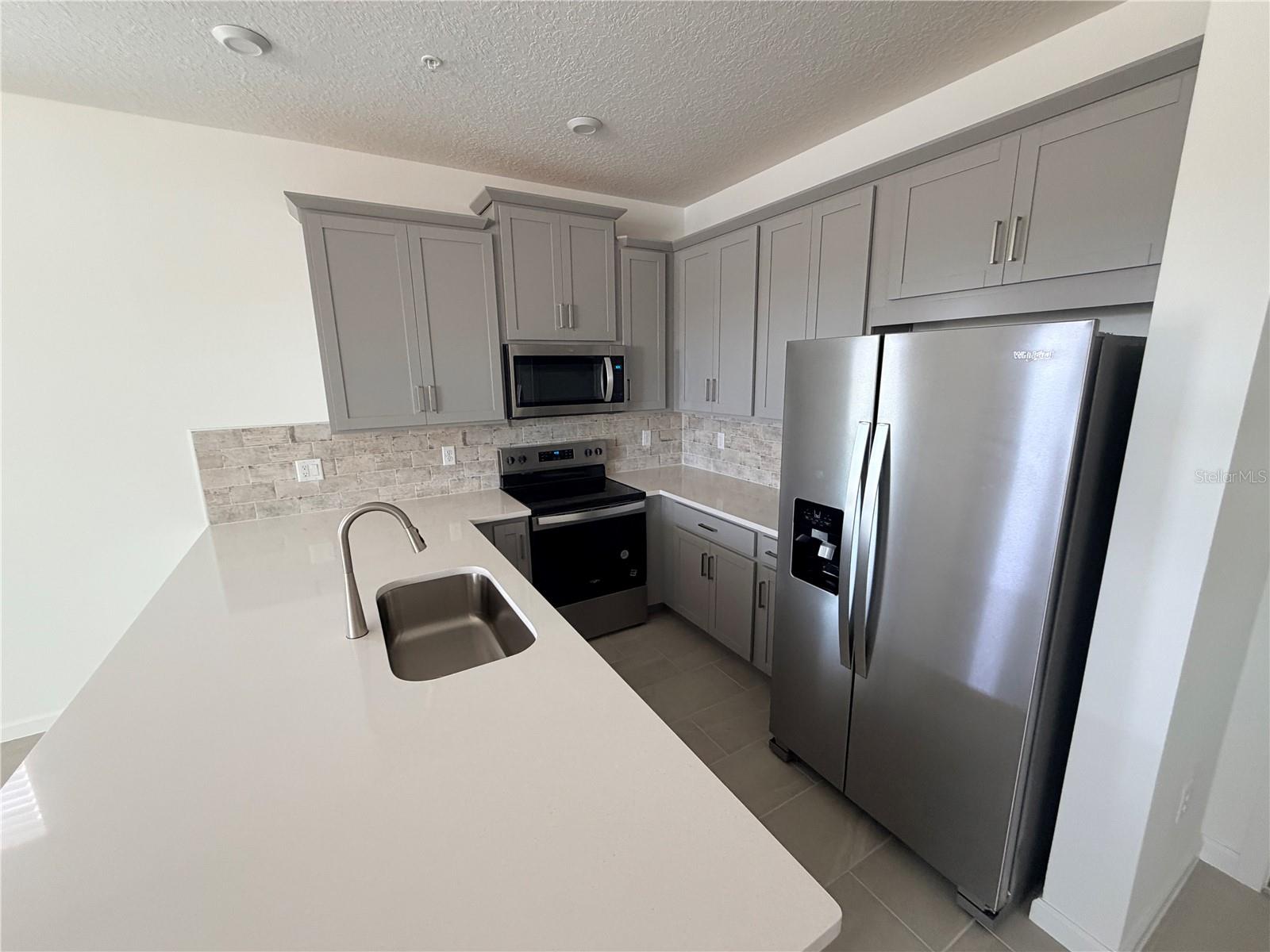 Image 7 of 74 For 9948 Red Canoe Alley