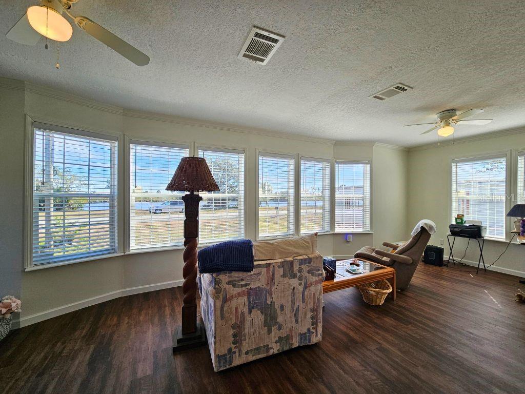 Image 4 of 19 For 1824 Riverside Drive