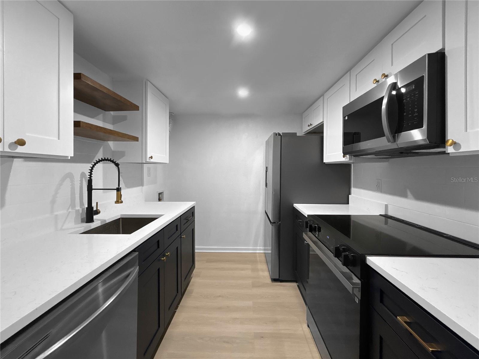 Image 3 of 12 For 805 Sky Lake Circle A