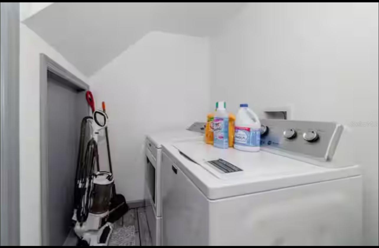 Image 14 of 23 For 907 Wabash Avenue