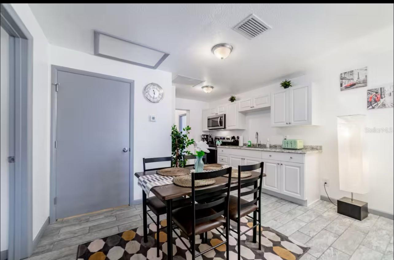 Image 17 of 23 For 907 Wabash Avenue