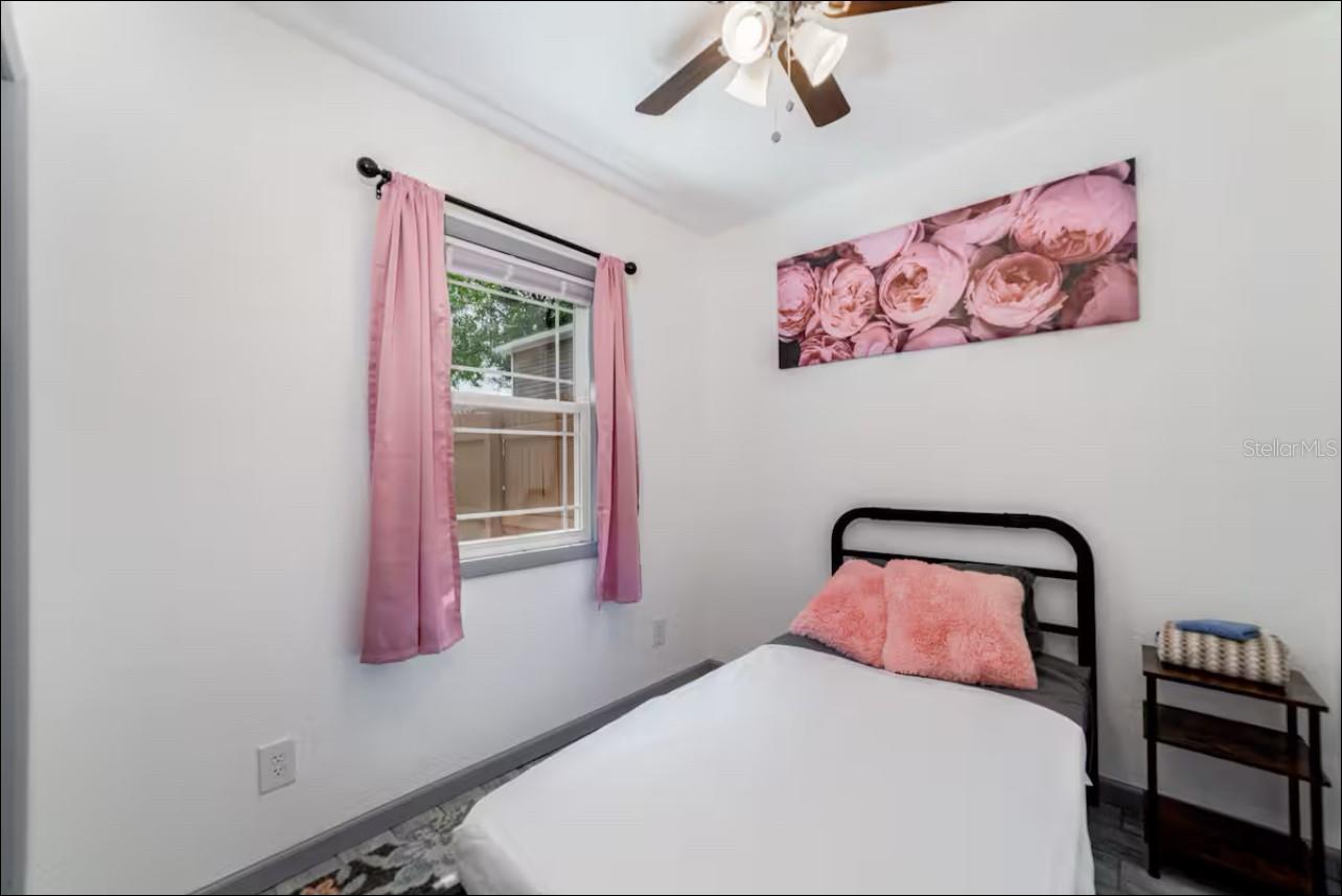 Image 20 of 23 For 907 Wabash Avenue