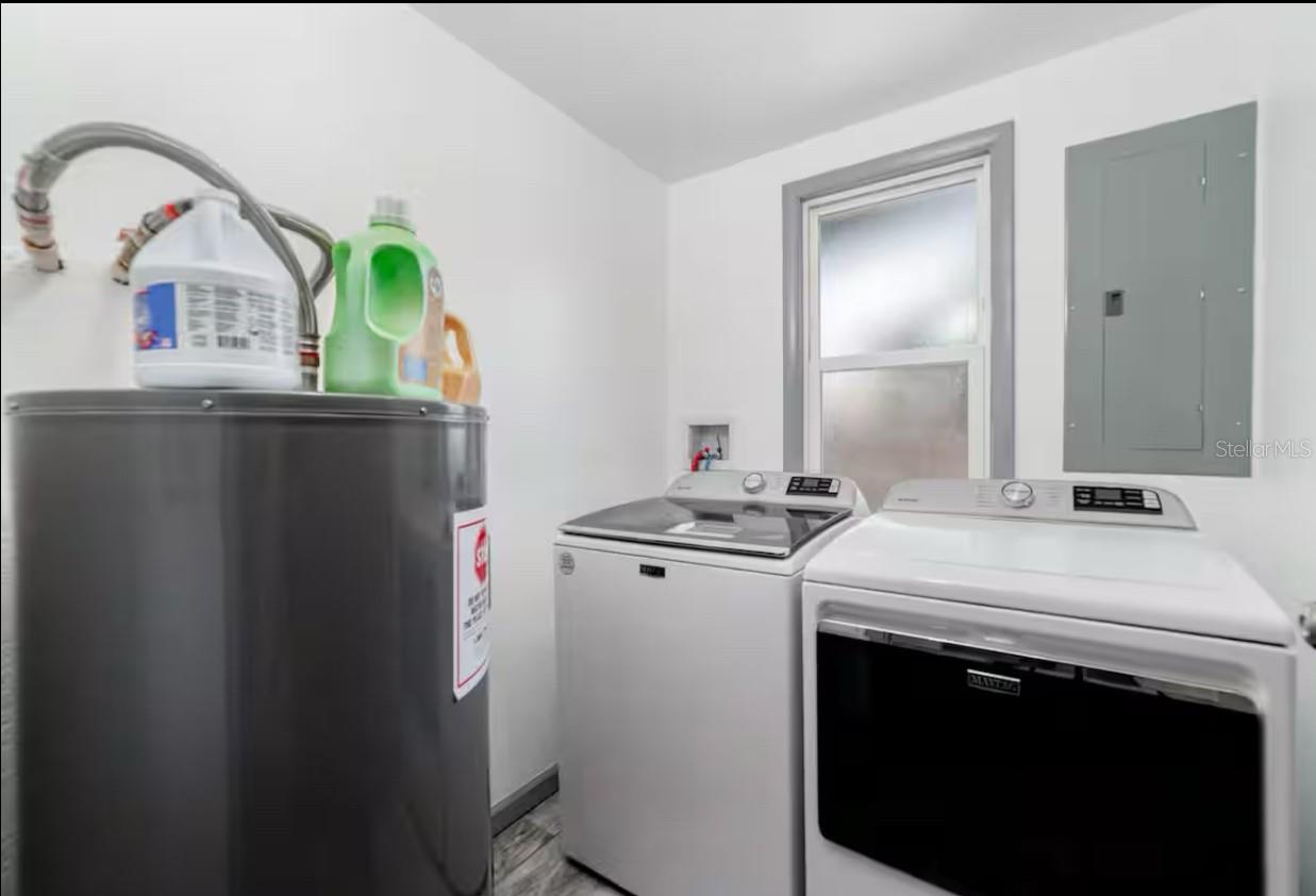 Image 22 of 23 For 907 Wabash Avenue