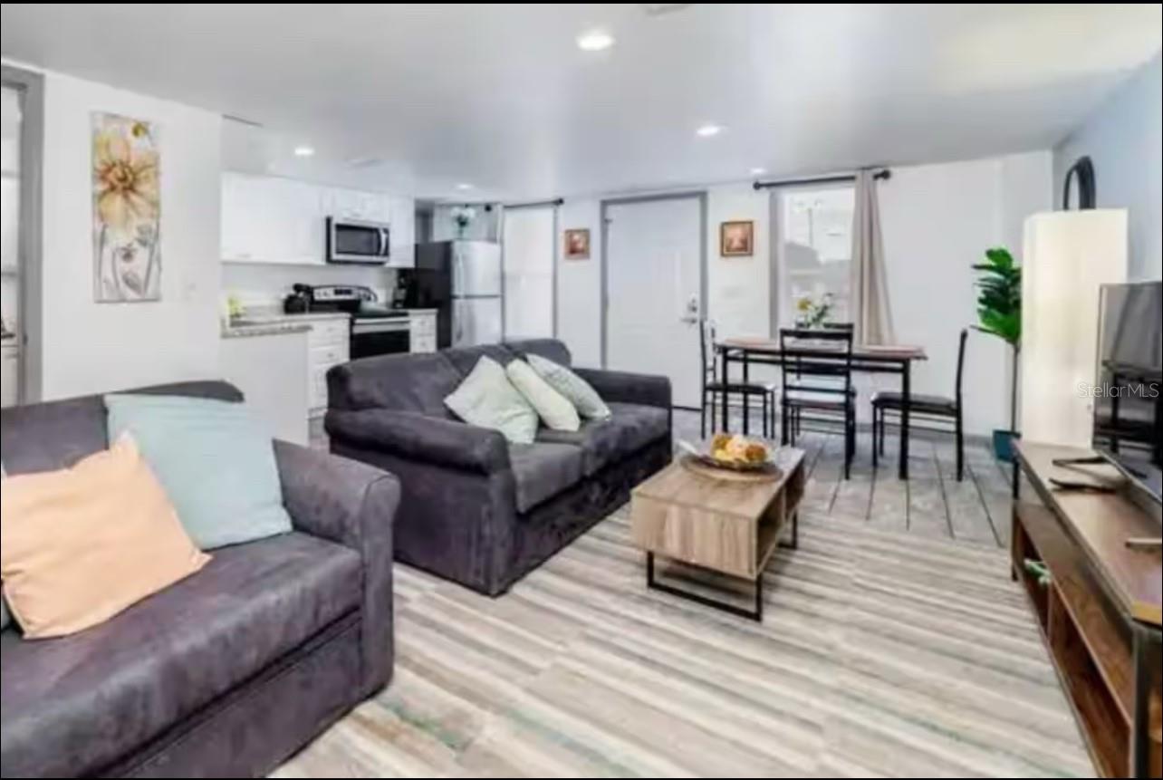 Image 4 of 23 For 907 Wabash Avenue