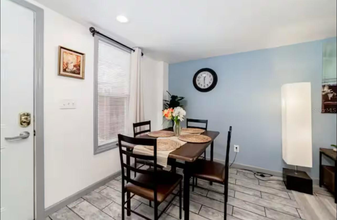 Image 5 of 23 For 907 Wabash Avenue