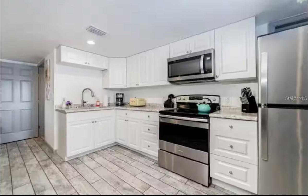 Image 7 of 23 For 907 Wabash Avenue