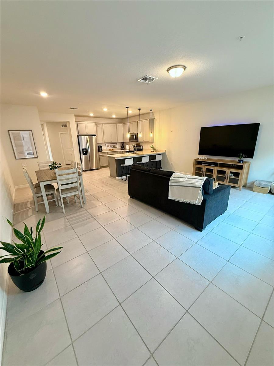 Image 10 of 45 For 10923 Leafshore Loop