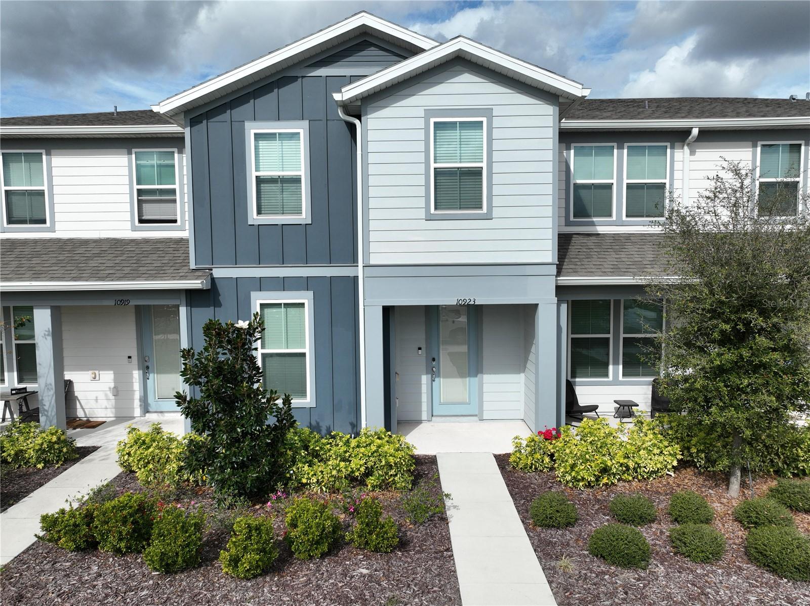 Image 2 of 45 For 10923 Leafshore Loop