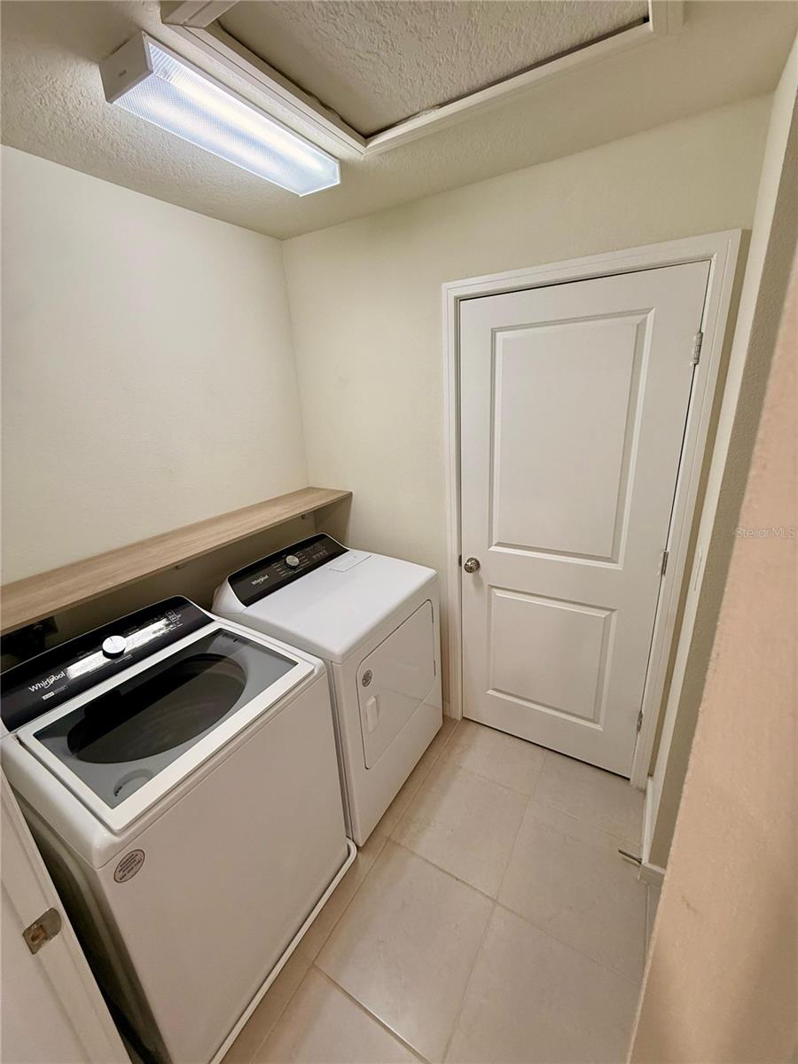 Image 30 of 45 For 10923 Leafshore Loop