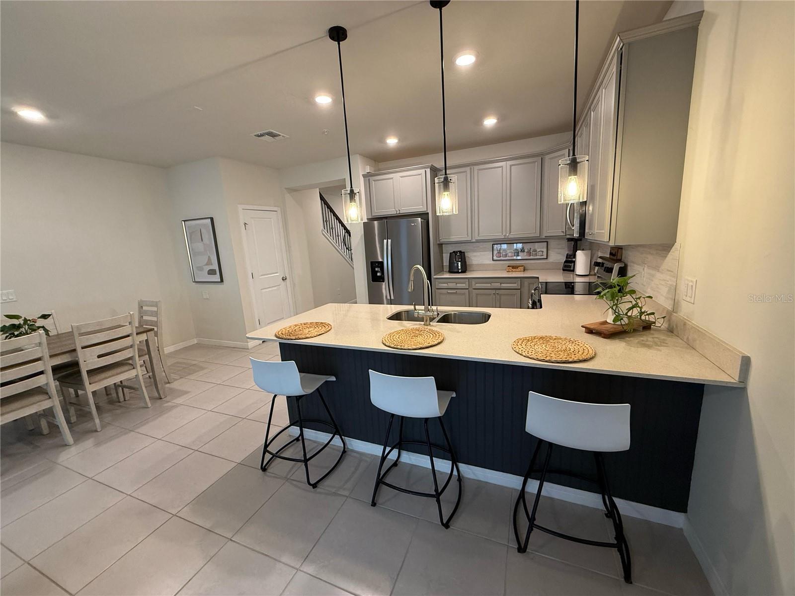 Image 6 of 45 For 10923 Leafshore Loop