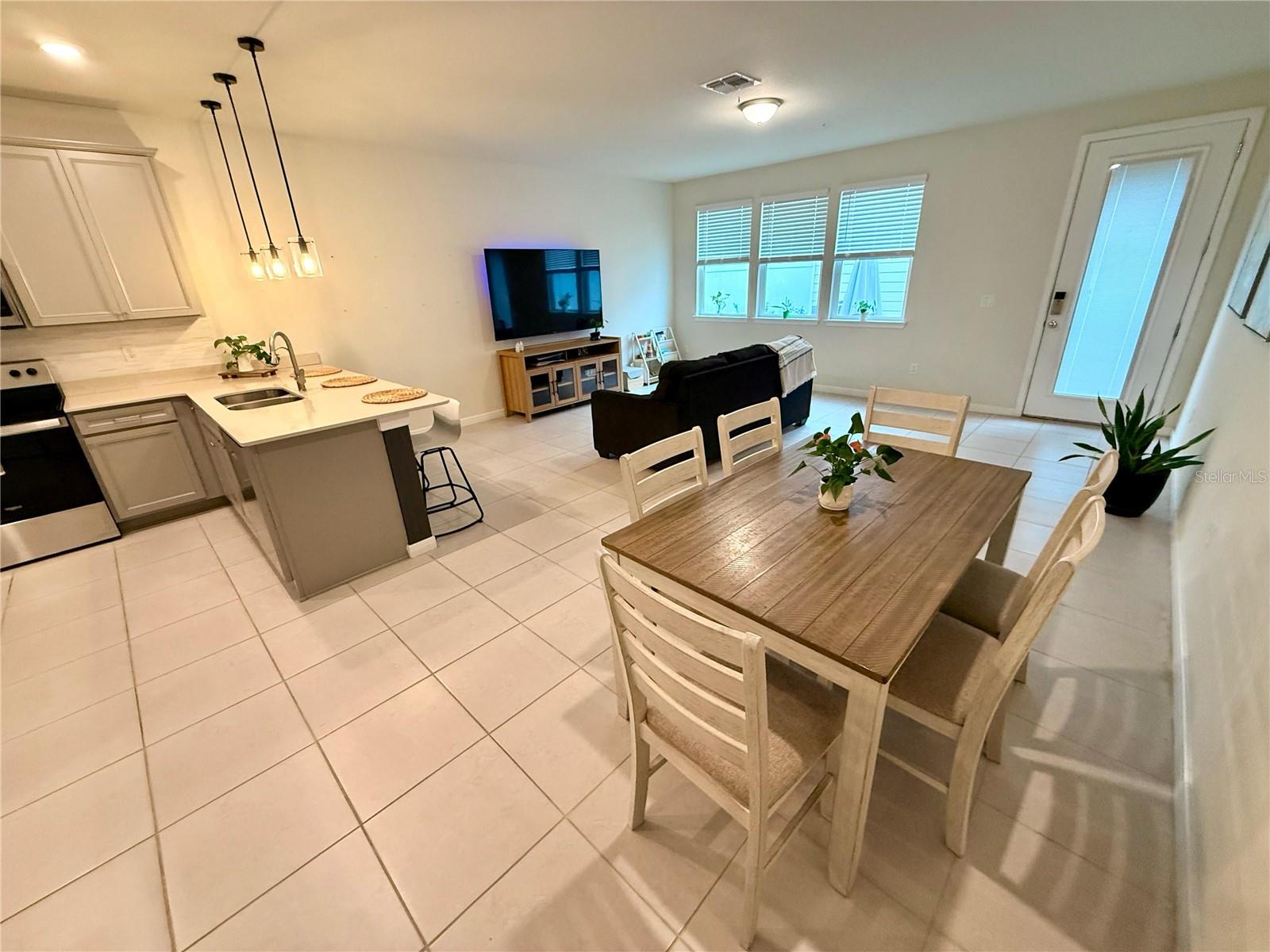 Image 7 of 45 For 10923 Leafshore Loop