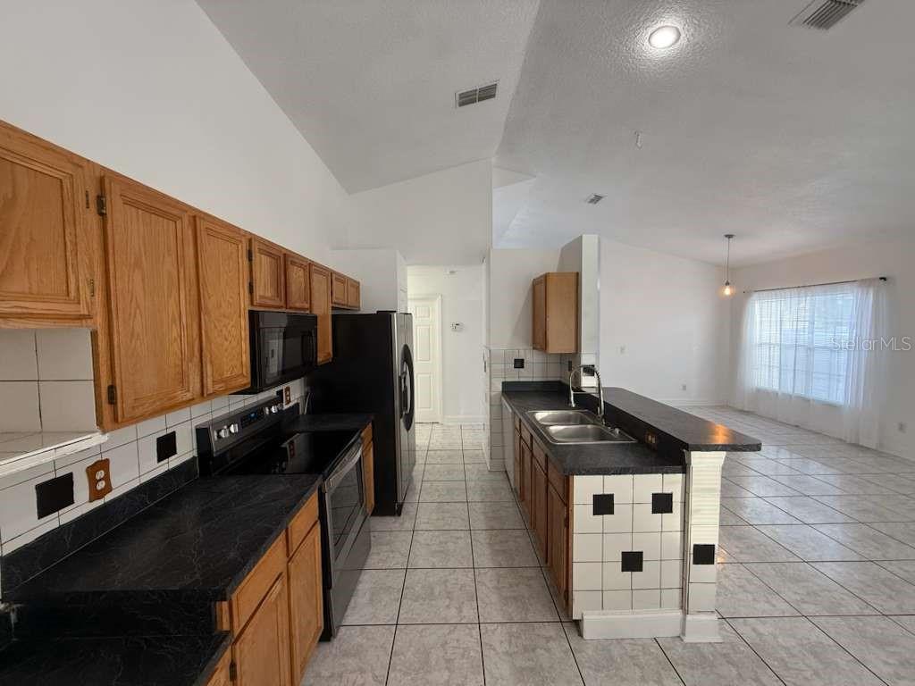 Image 8 of 33 For 2009 River Park Boulevard