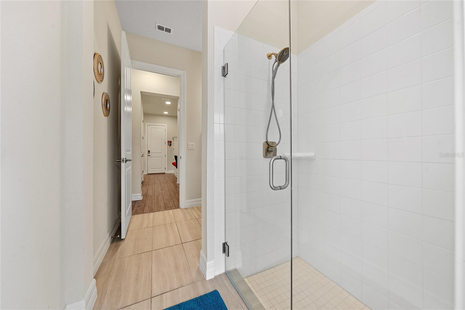 Image 18 of 51 For 8024 Leaf Grove Circle Circle