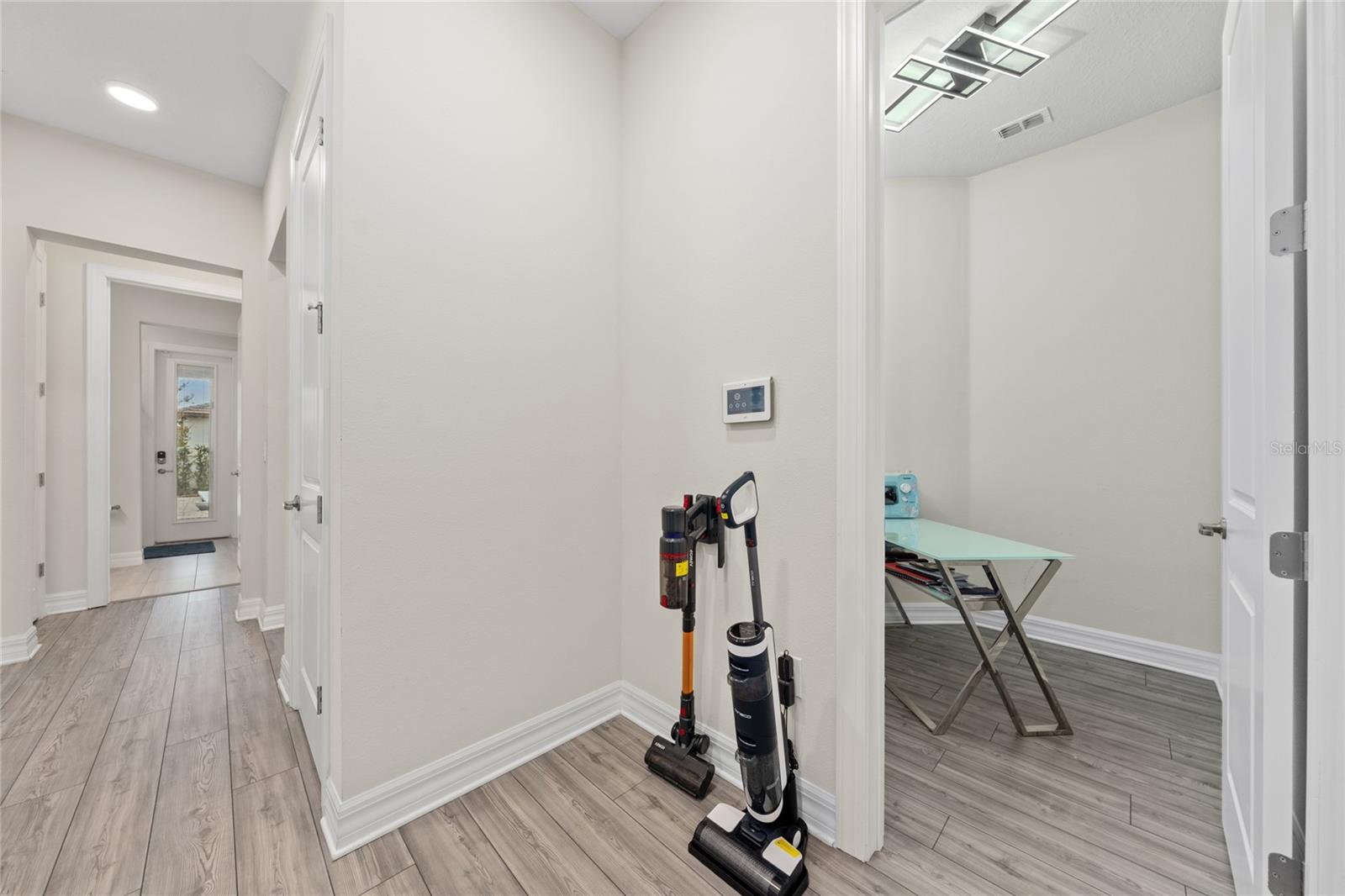 Image 22 of 51 For 8024 Leaf Grove Circle Circle