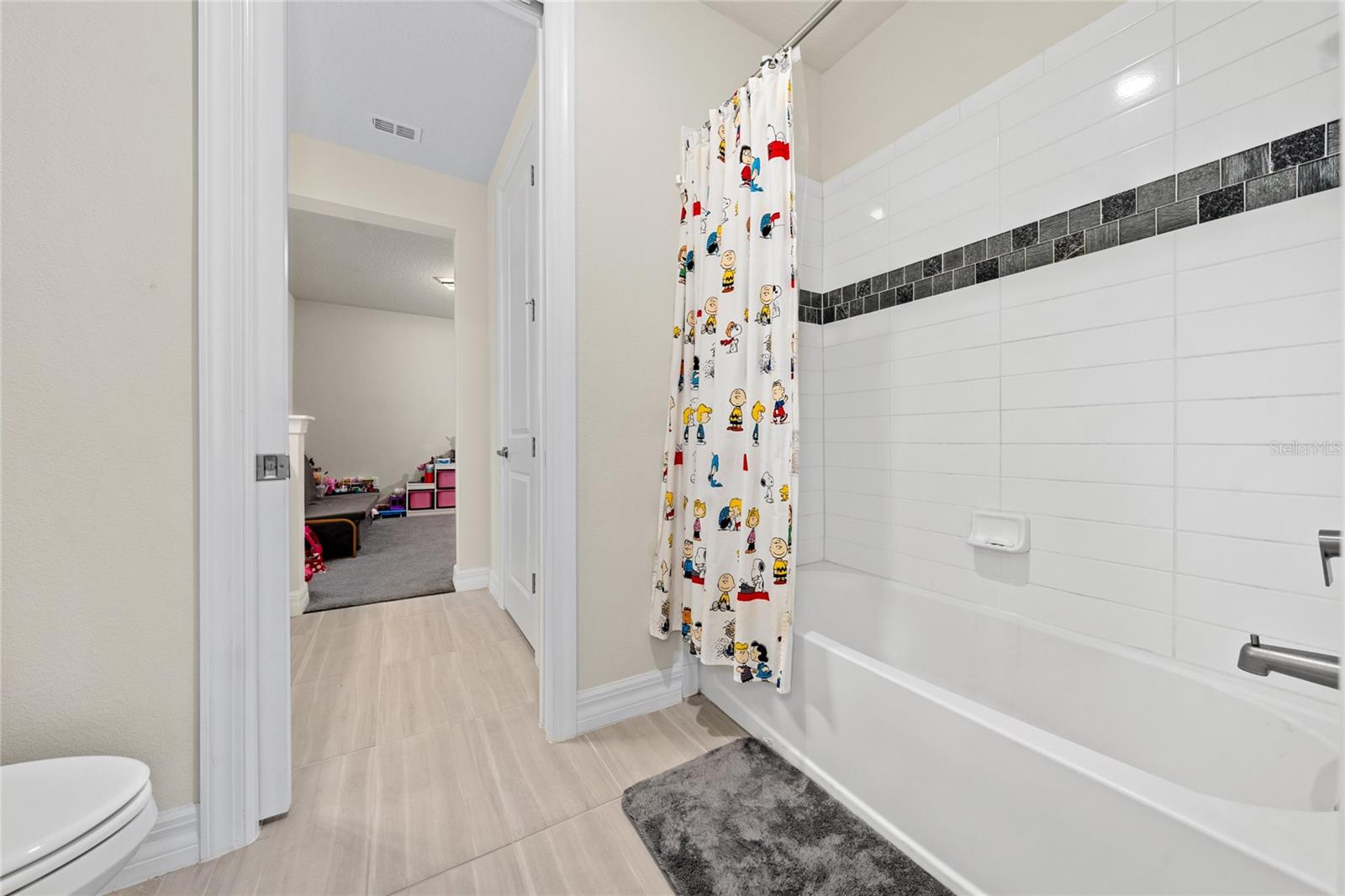 Image 36 of 51 For 8024 Leaf Grove Circle Circle