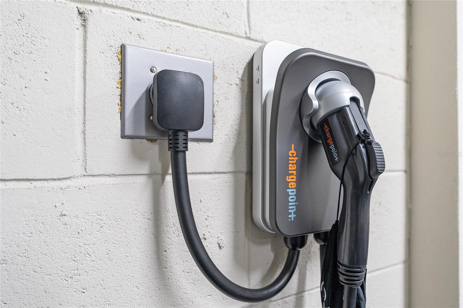 Image 45 of 51 For 8024 Leaf Grove Circle Circle