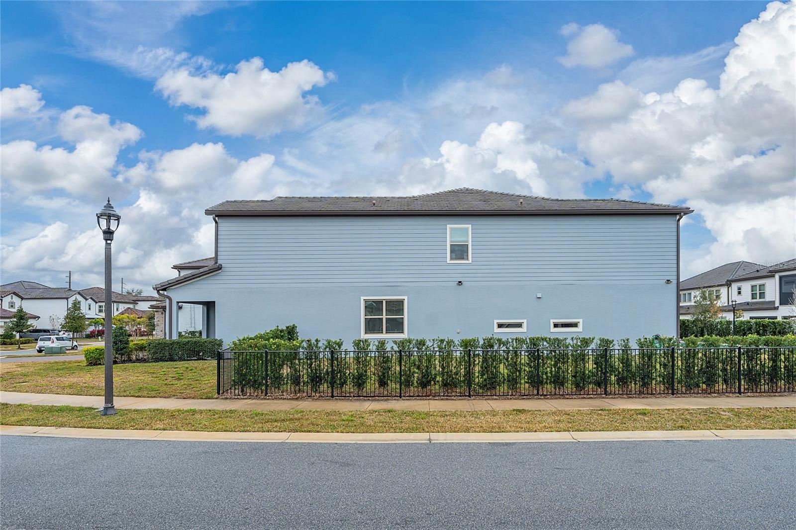 Image 5 of 51 For 8024 Leaf Grove Circle Circle