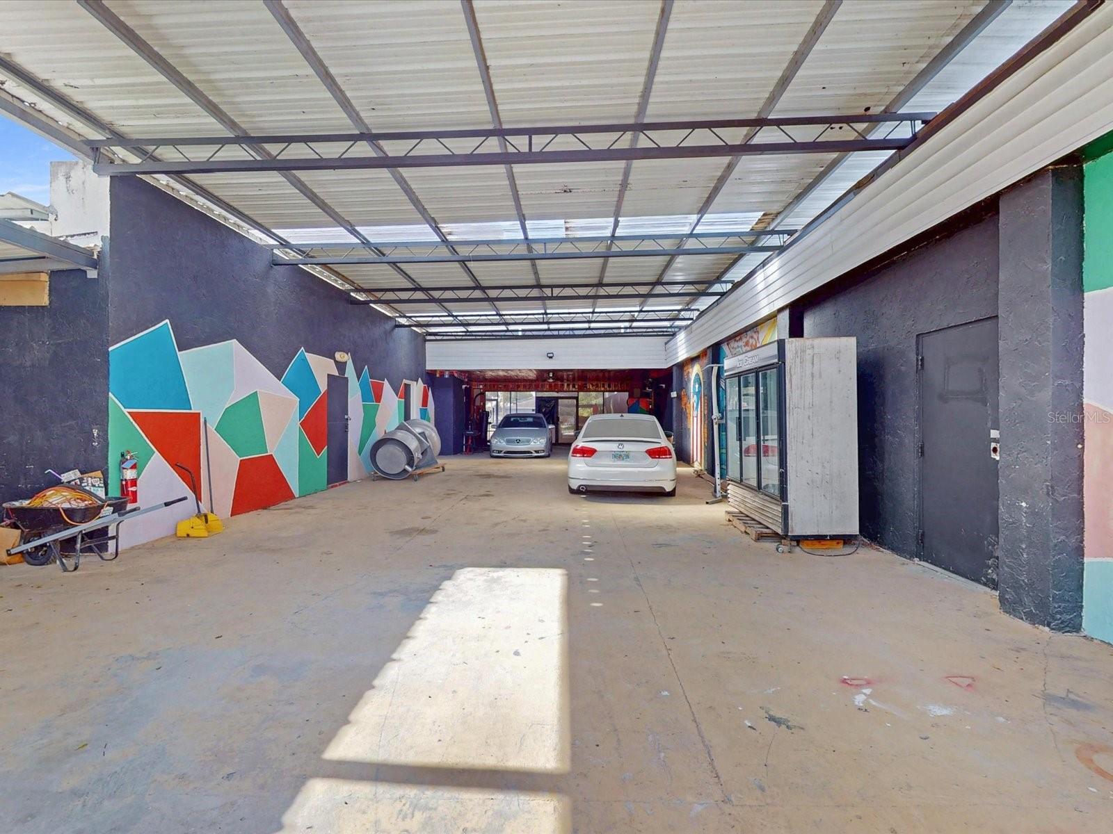 Listing photo id 11 for 3425 Forsyth Road