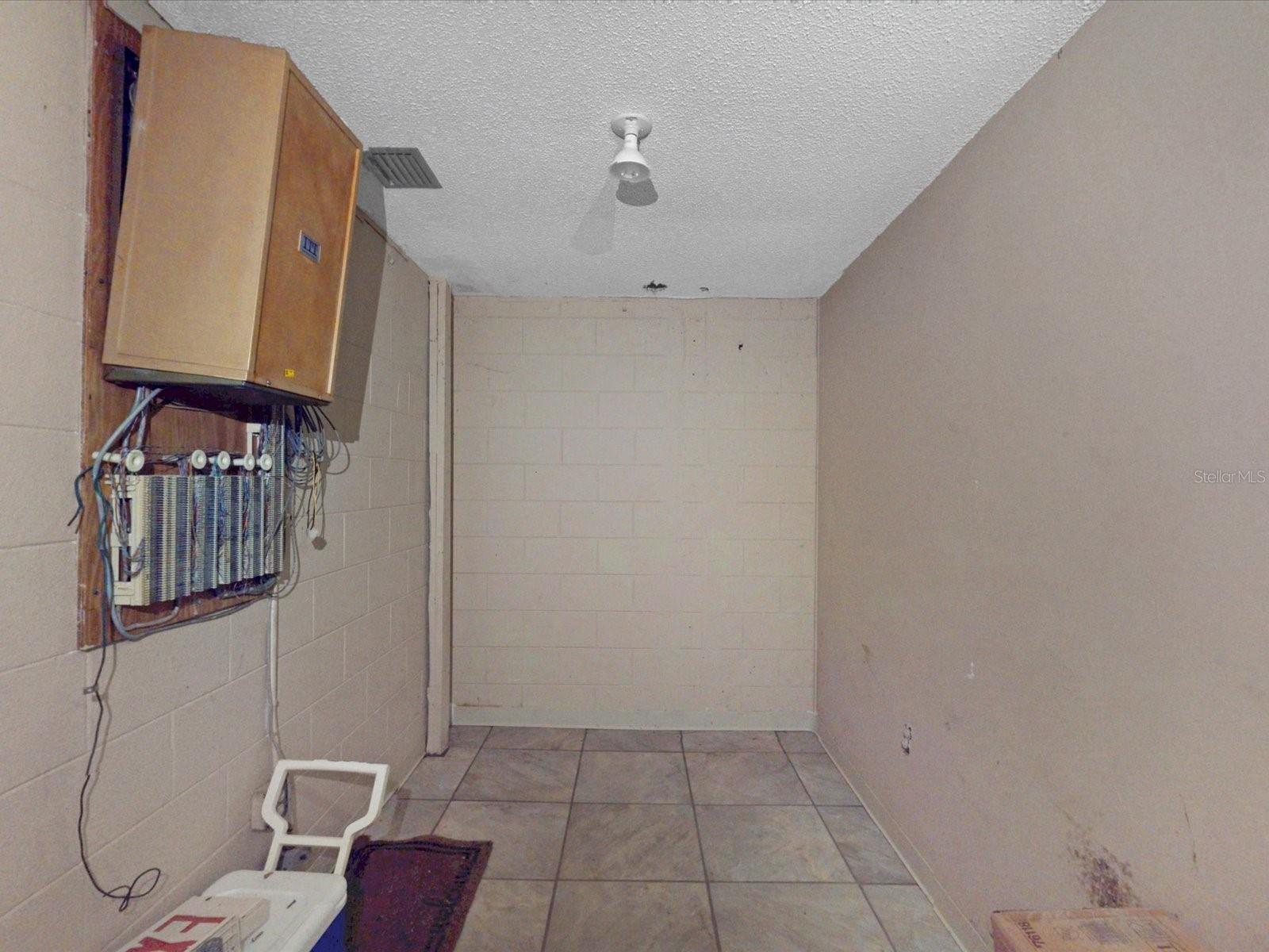 Listing photo id 17 for 3425 Forsyth Road