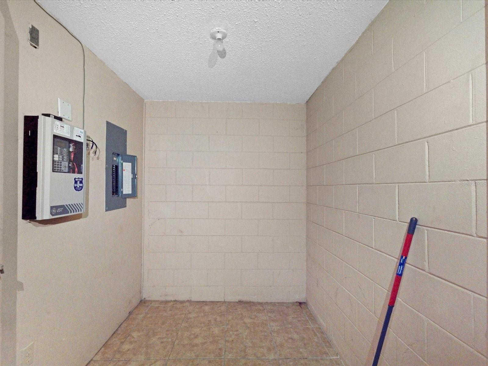 Listing photo id 19 for 3425 Forsyth Road