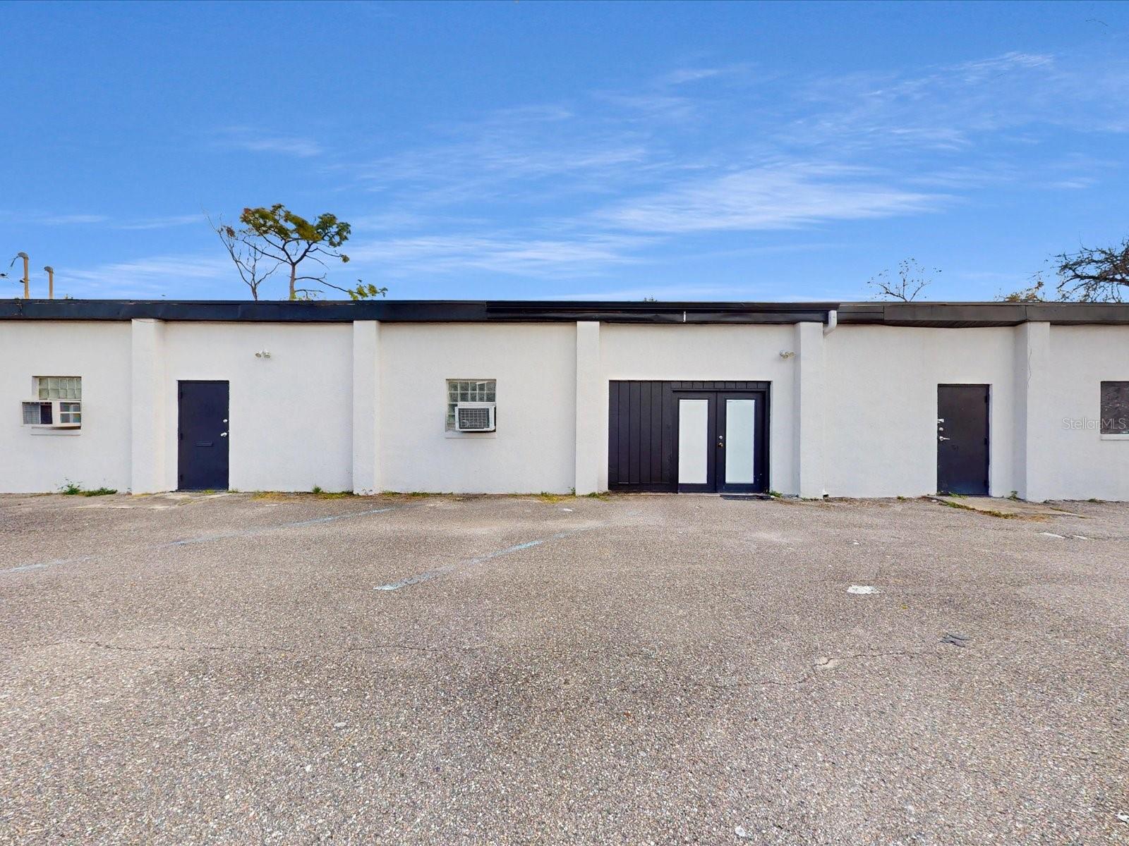 Listing photo id 34 for 3425 Forsyth Road