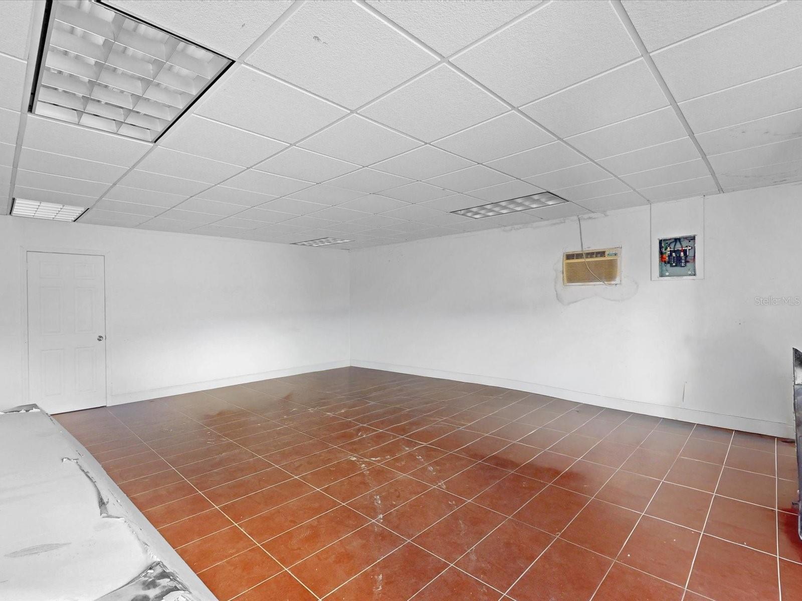 Listing photo id 35 for 3425 Forsyth Road