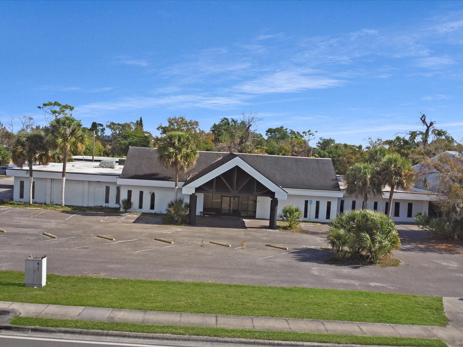 Listing photo id 38 for 3425 Forsyth Road