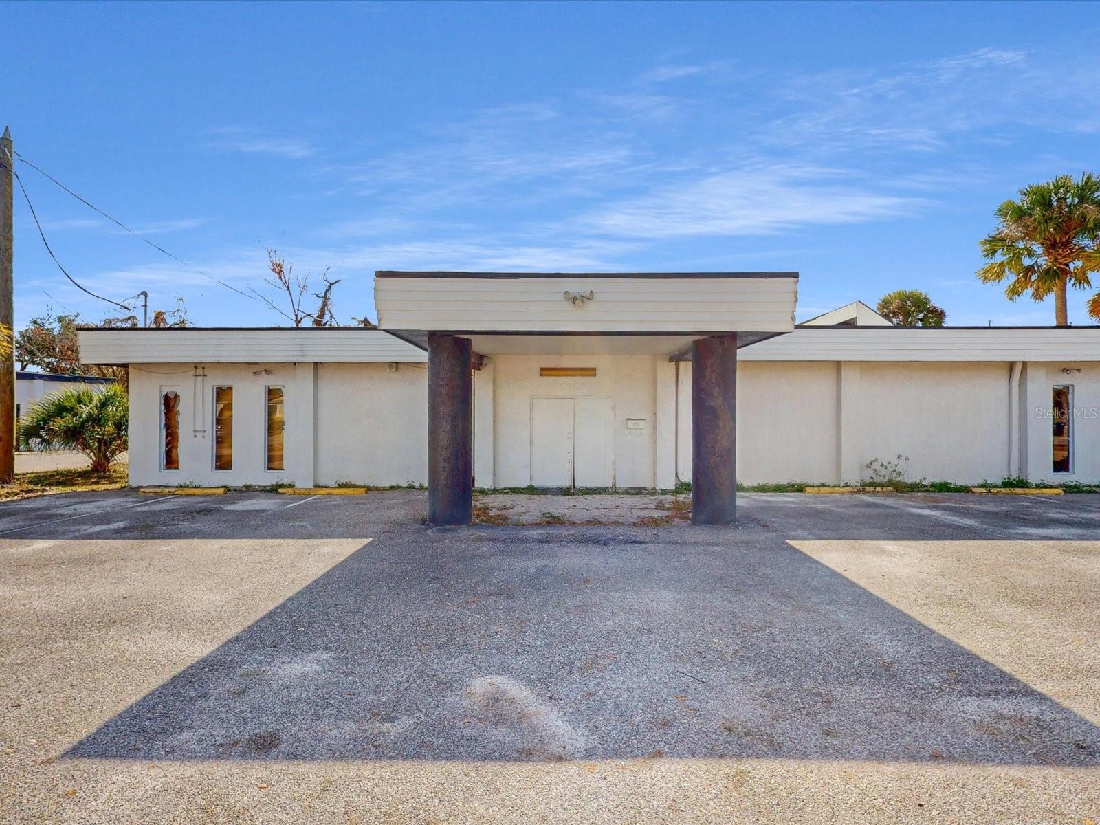 Listing photo id 4 for 3425 Forsyth Road