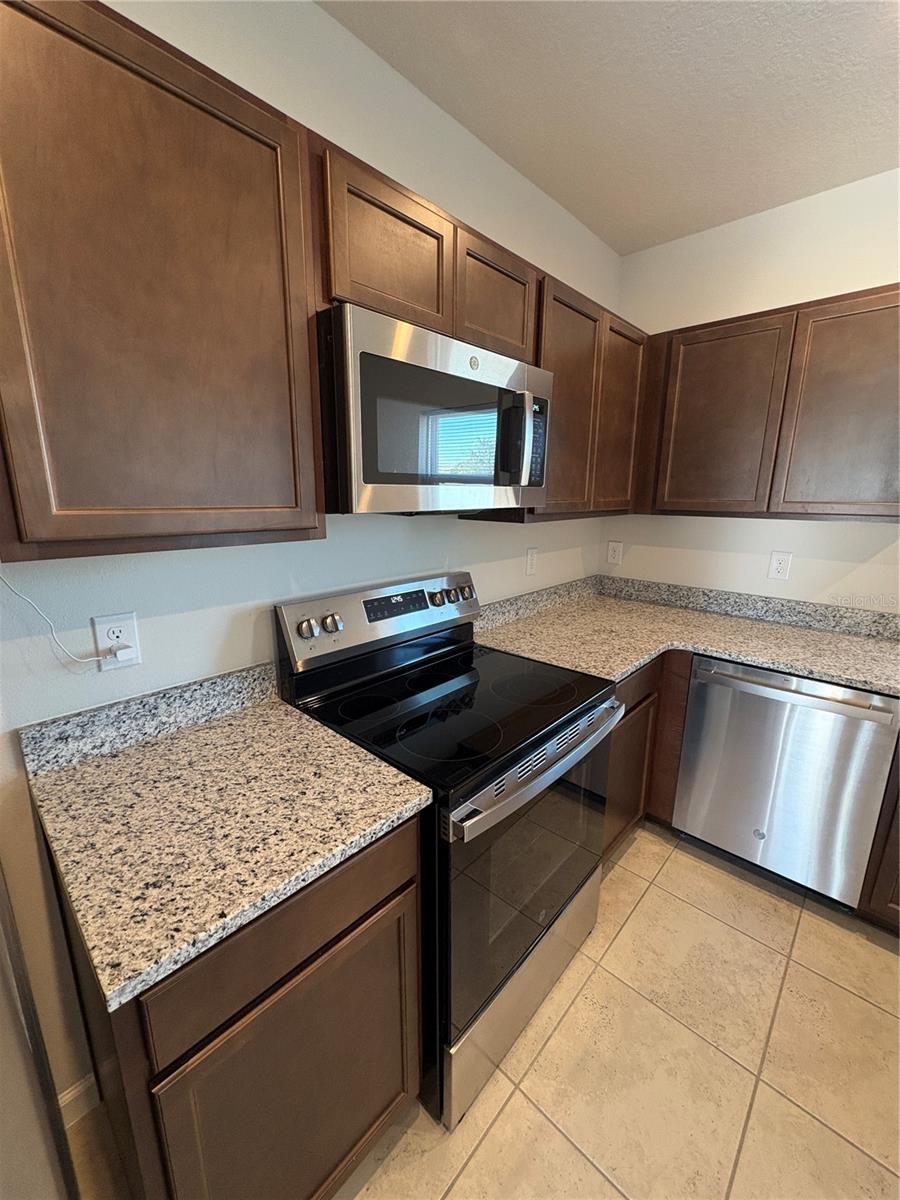 Image 6 of 36 For 1221 Lexington Lane