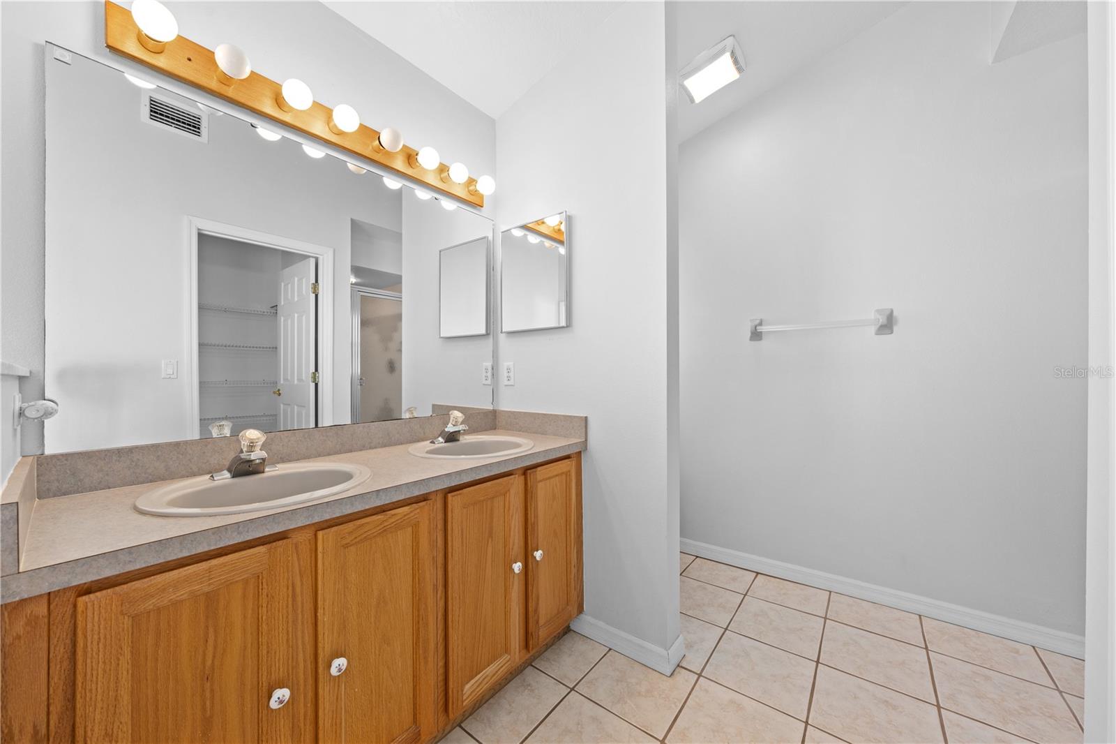 Image 13 of 56 For 2708 Kayak Court