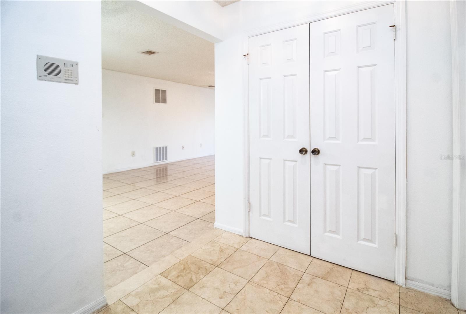 Image 11 of 32 For 2304 Clubside Drive 2304