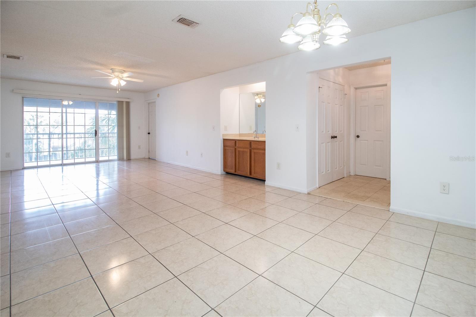 Image 4 of 32 For 2304 Clubside Drive 2304