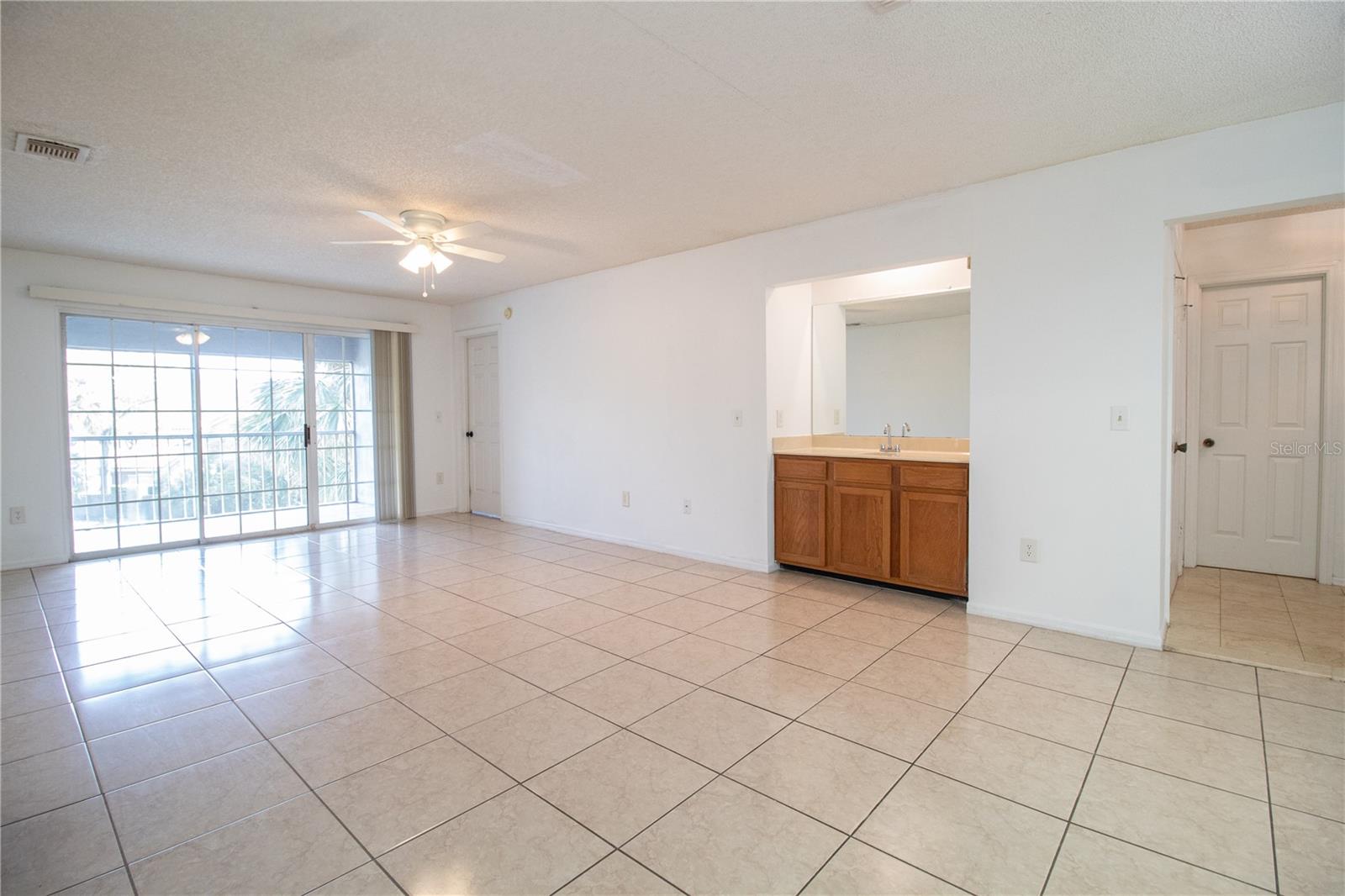 Image 5 of 32 For 2304 Clubside Drive 2304