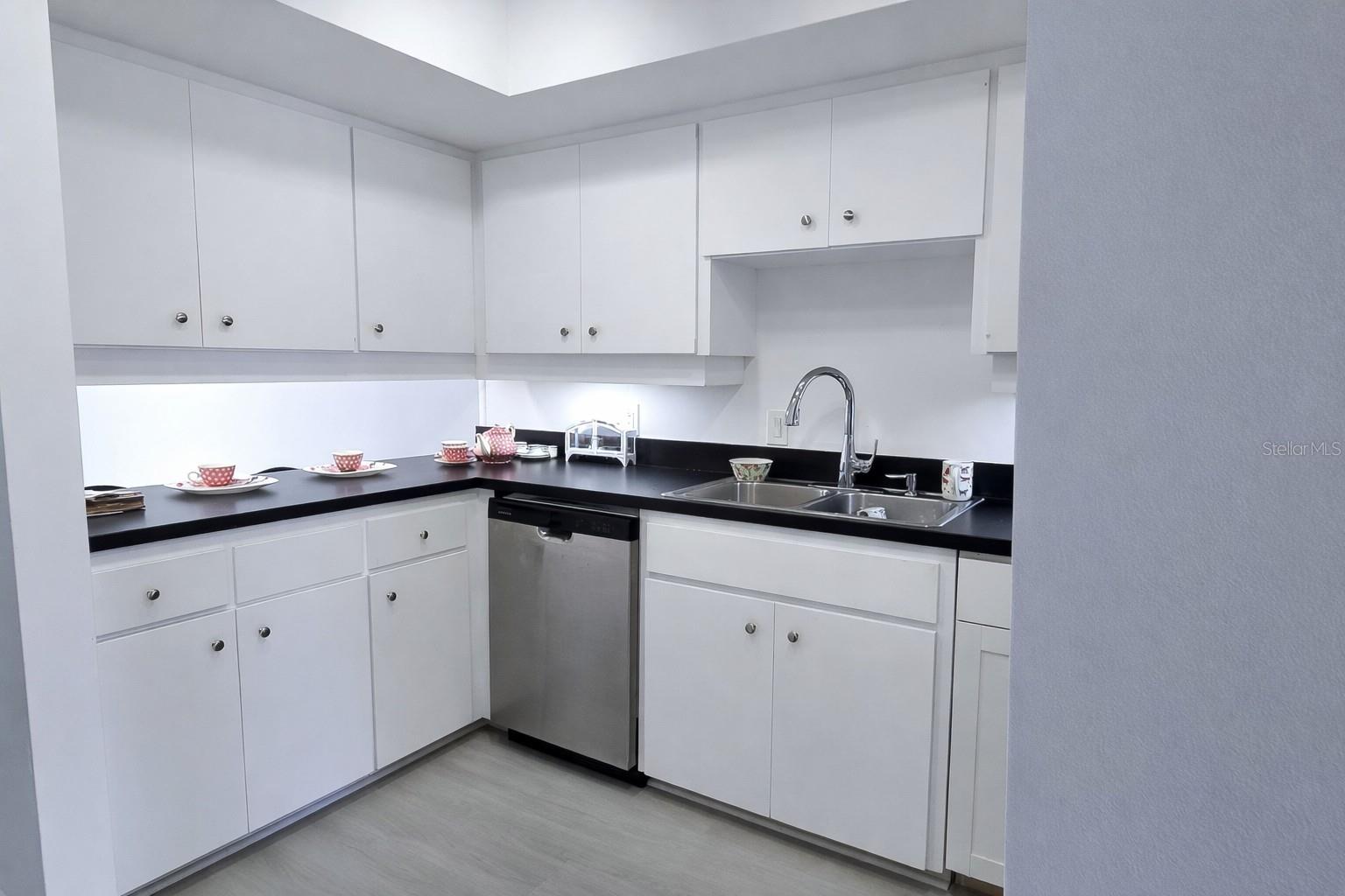 Image 6 of 15 For 1502 Buckeye Road Ne 3