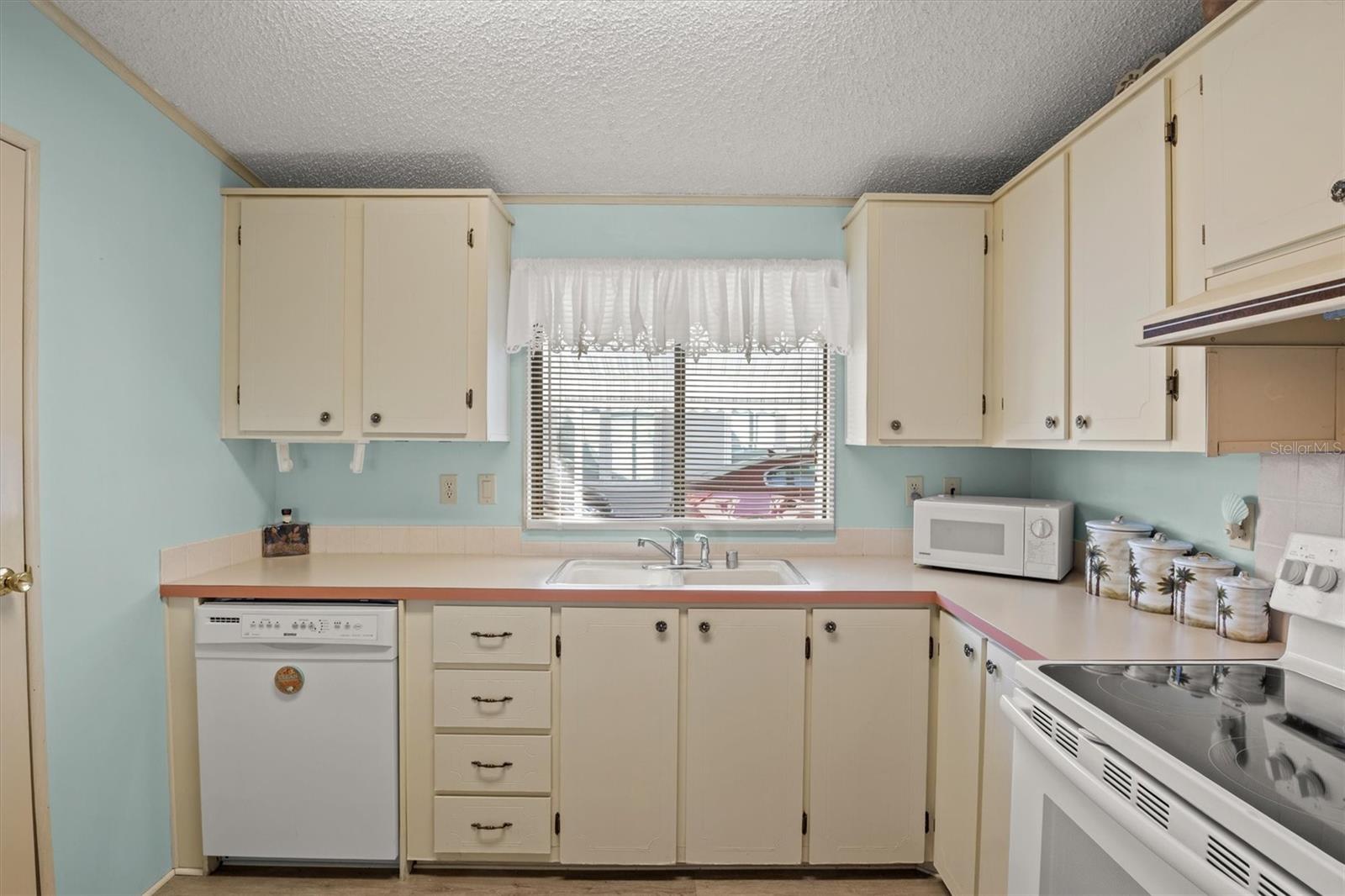 Image 11 of 42 For 6619 Westchester Drive Ne