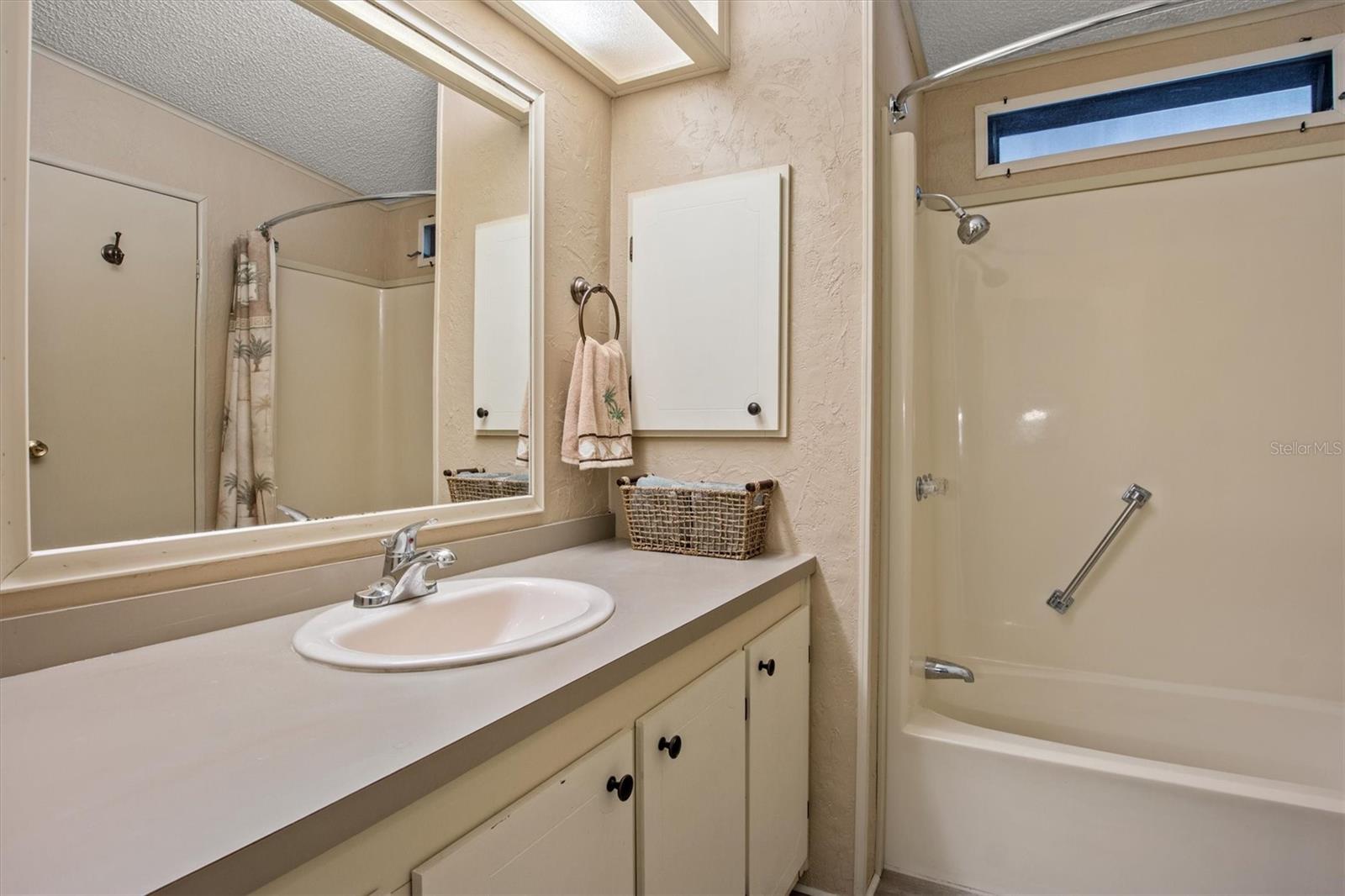 Image 24 of 42 For 6619 Westchester Drive Ne