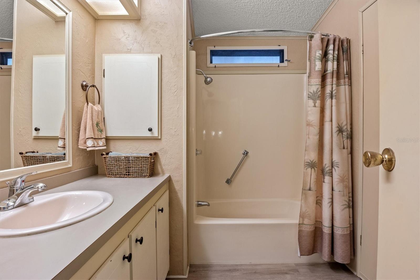 Image 25 of 42 For 6619 Westchester Drive Ne