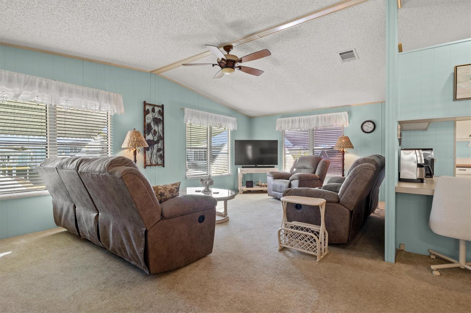 Image 8 of 42 For 6619 Westchester Drive Ne