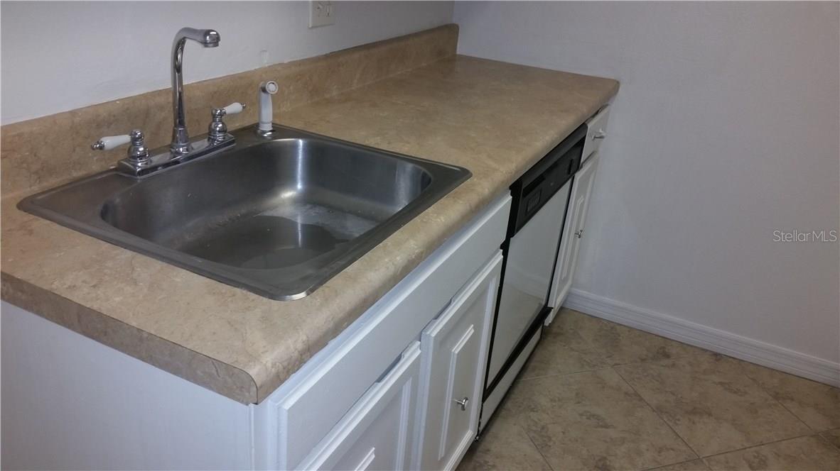 Image 6 of 15 For 5989 Village Circle 890