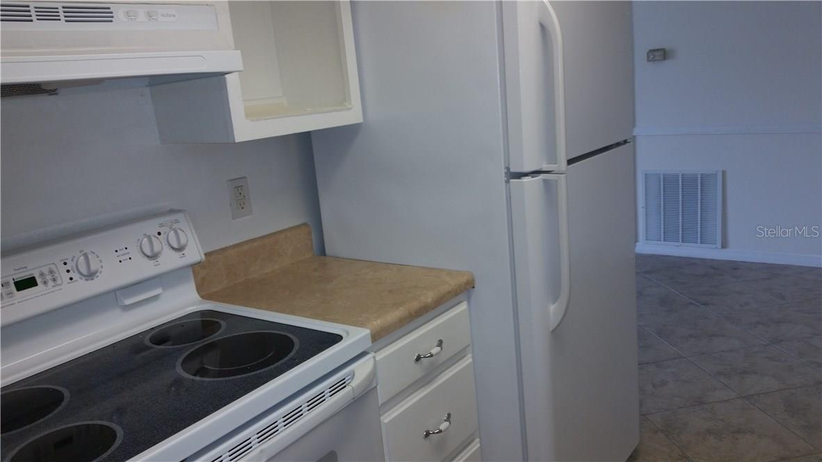 Image 8 of 15 For 5989 Village Circle 890