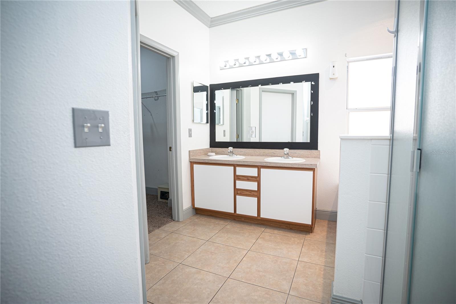 Image 10 of 25 For 546 Bloomingdale Drive