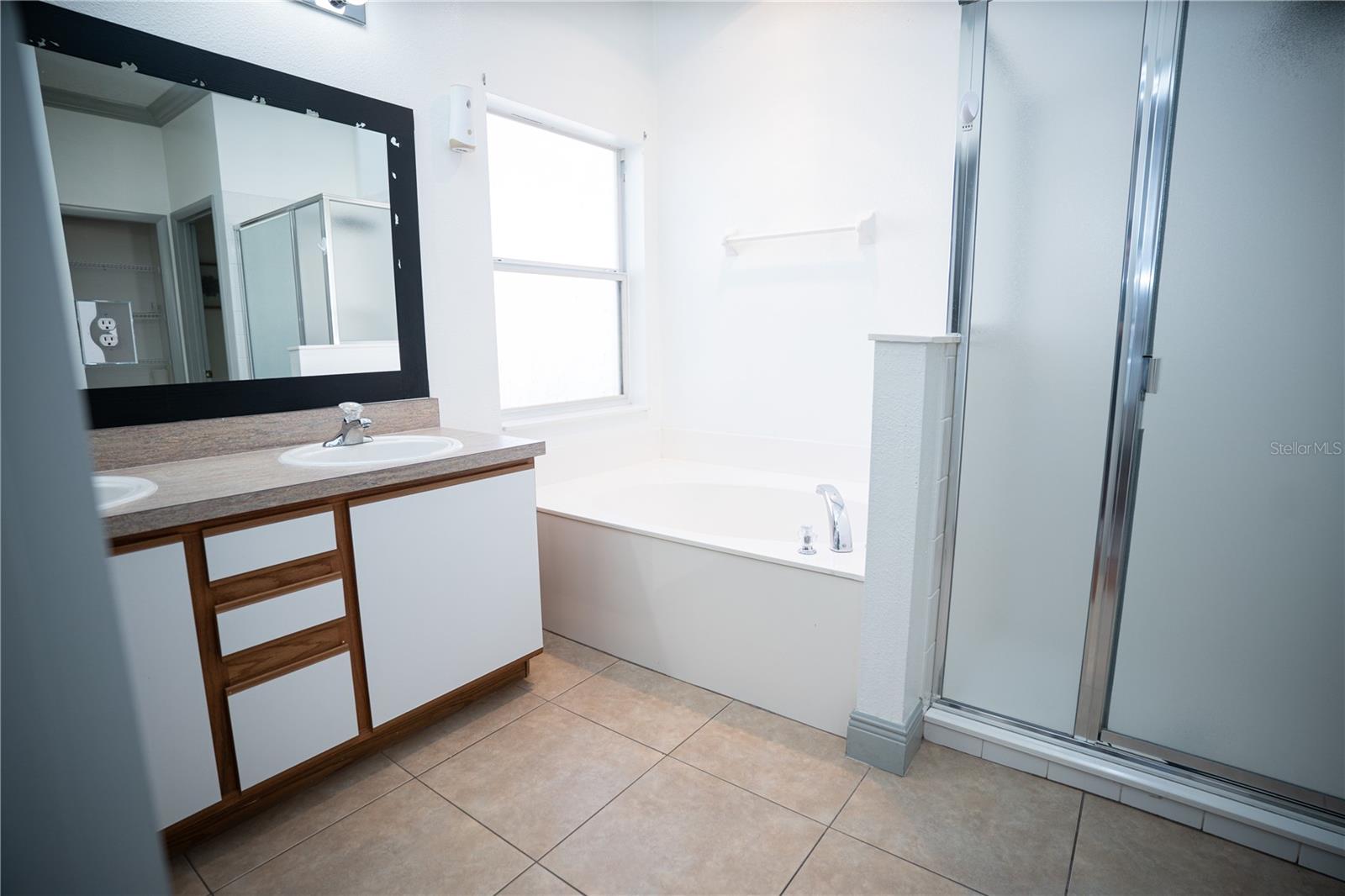 Image 12 of 25 For 546 Bloomingdale Drive