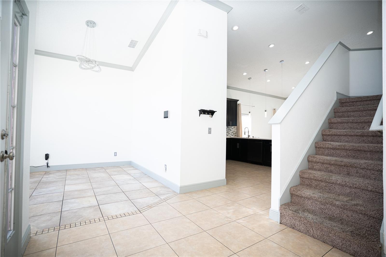 Image 13 of 25 For 546 Bloomingdale Drive