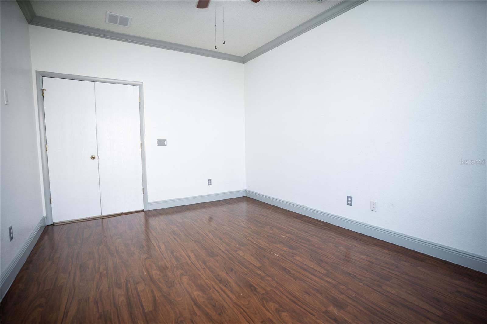 Image 14 of 25 For 546 Bloomingdale Drive