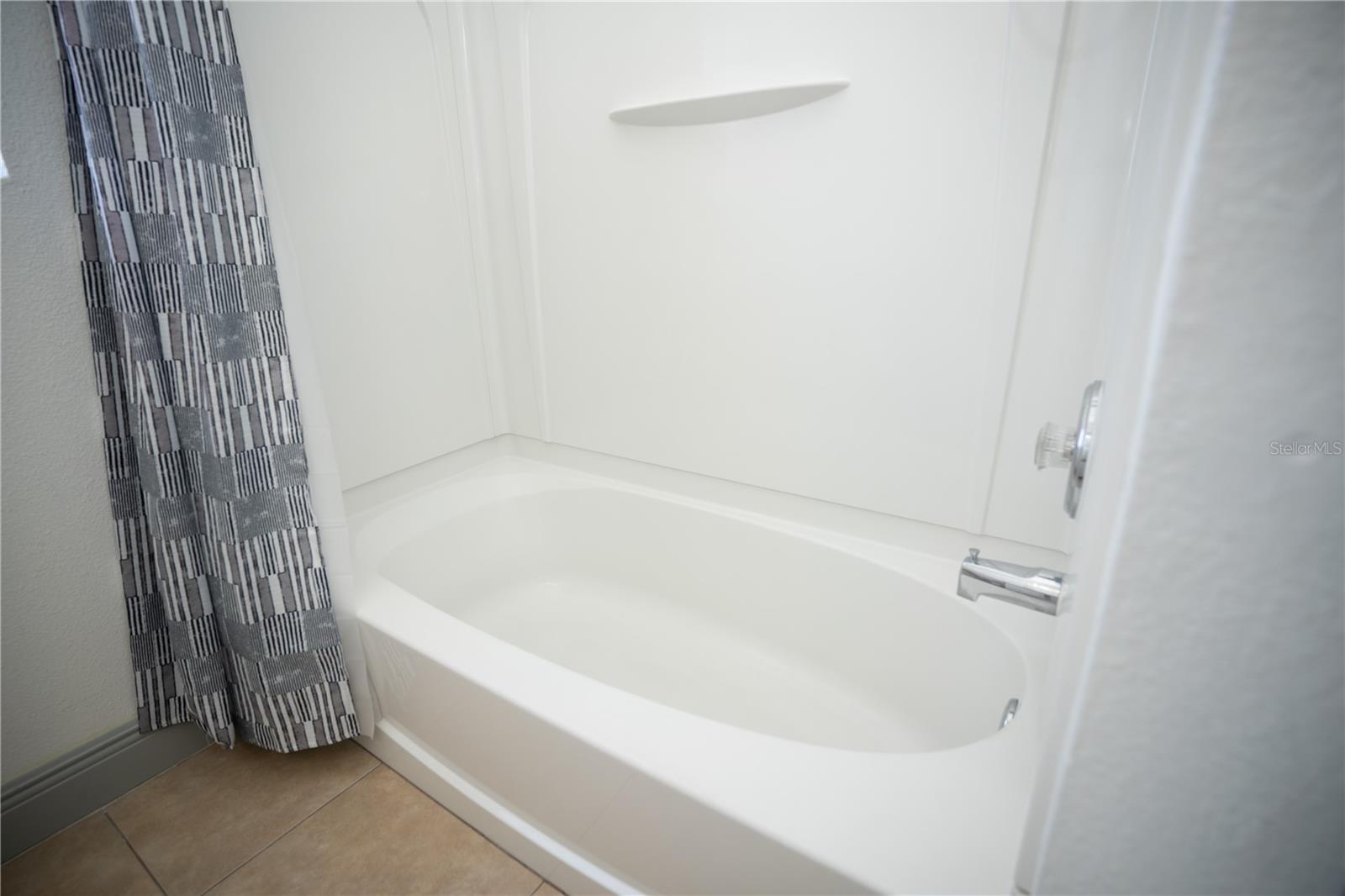 Image 23 of 25 For 546 Bloomingdale Drive