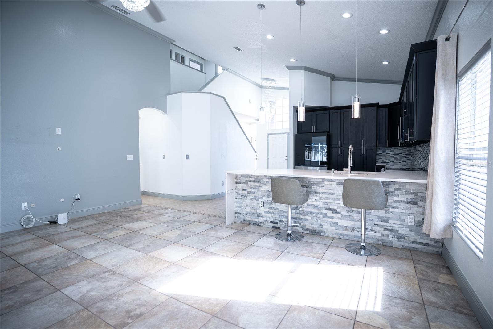 Image 6 of 25 For 546 Bloomingdale Drive