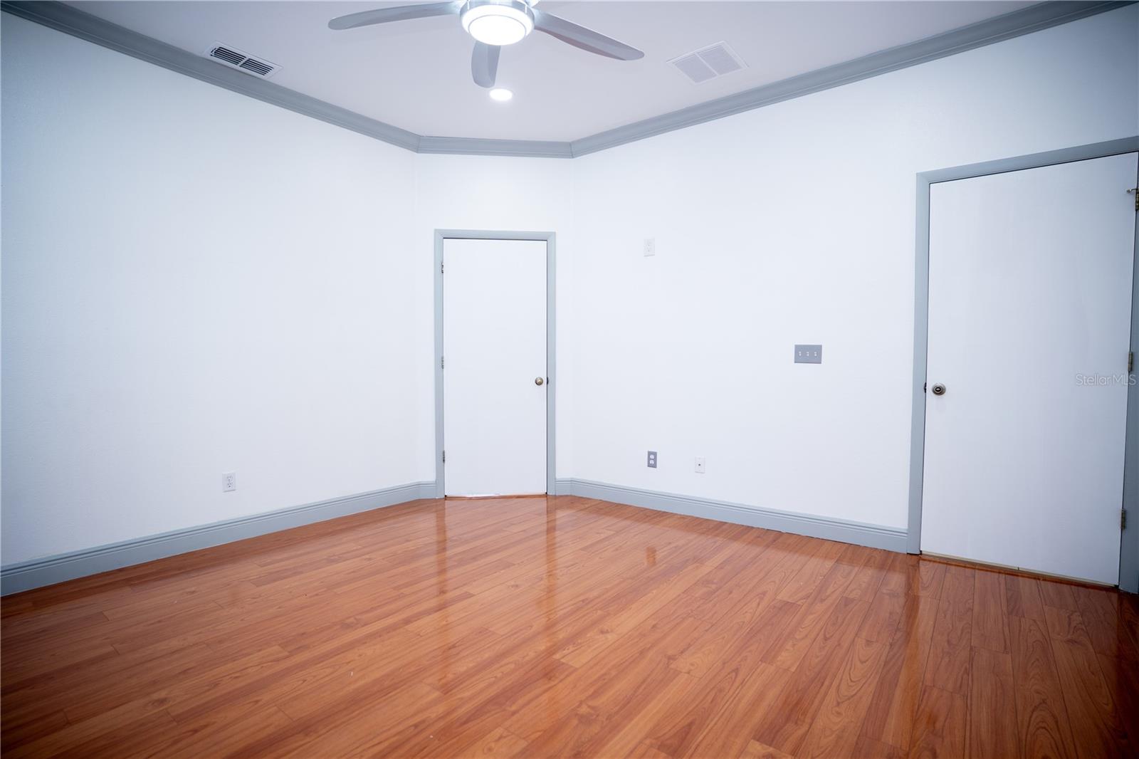 Image 8 of 25 For 546 Bloomingdale Drive